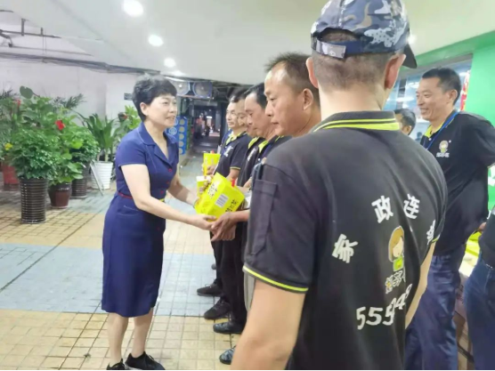 “夏送清凉”——厦门市总工会高温慰问好邦伲一线职工
